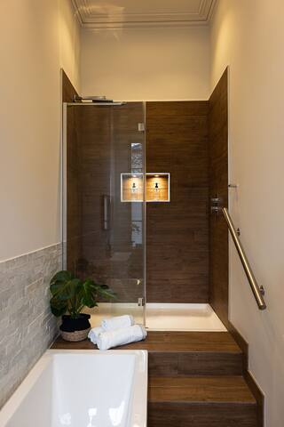 Luxurious Scotland street main door apartment gallery image 5