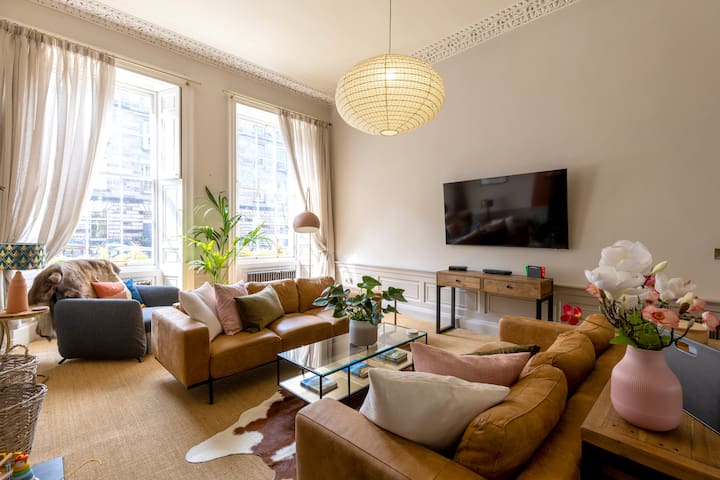 Luxurious Scotland street main door apartment