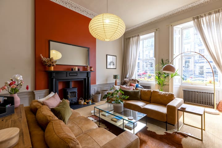 Luxurious Scotland street main door apartment gallery image 3