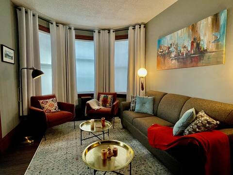 Queen Anne Revival 4+ Bdrm Home !Downtown ~Wi-Fi