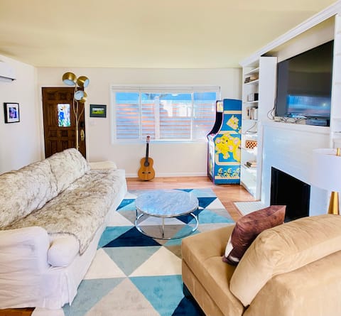 Downtown on Dominga. STEPS to anywhere in Fairfax