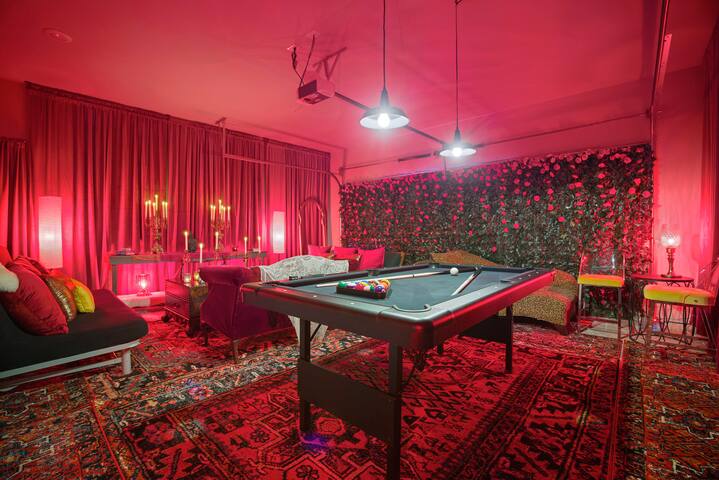 Queen’s Landing – Luxe New “Glam” Home in Dallas! gallery image 2