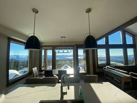 Stunning 4br Chalet with Pool Table Hot Tub & more