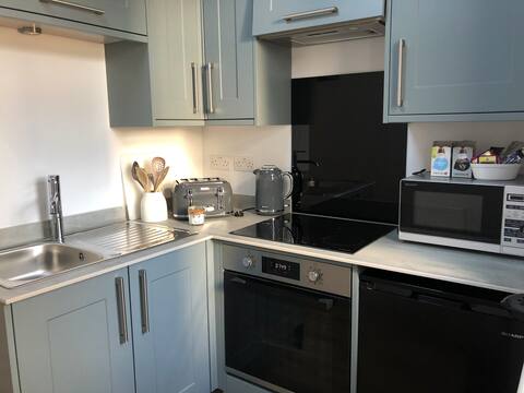Successful Airbnb property: The Garden Room - Sunbury Upon Thames in Spelthorne
