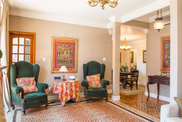 4 Bdr – *Luxury Penthouse* 5- Stars! gallery image 3