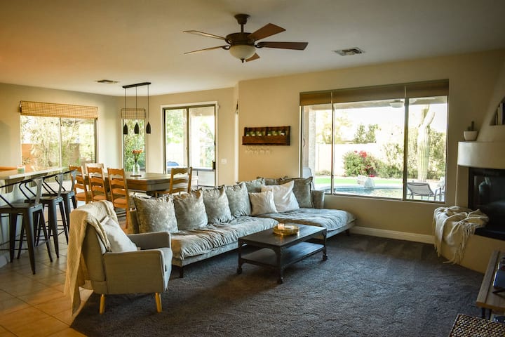Relaxing 3-bedroom Home With Private Pool - Glendale, AZ