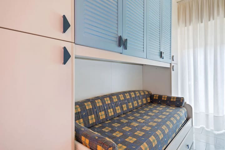 dhomë gjumi me pamje nga ballkoni