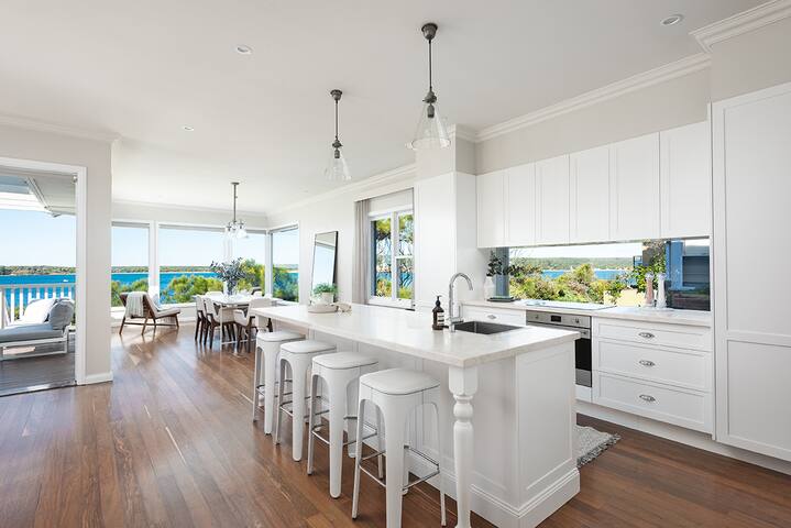 Coastal Cronulla home with unparelleled views gallery image 2