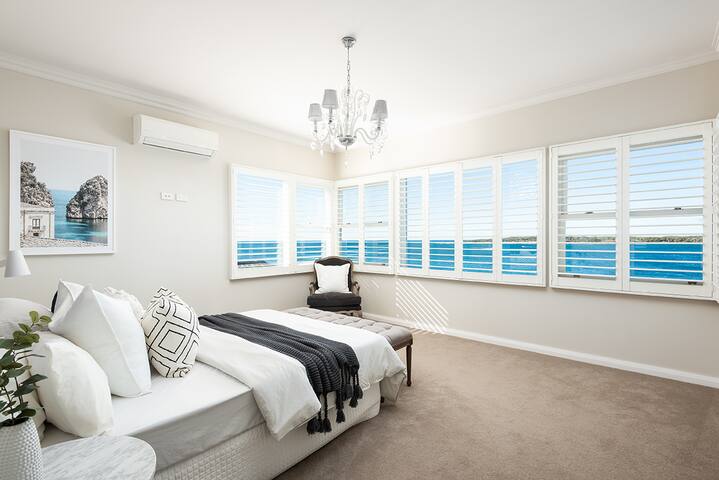 Coastal Cronulla home with unparelleled views gallery image 4