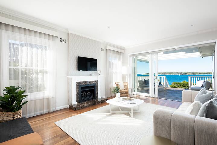 Coastal Cronulla home with unparelleled views gallery image 3