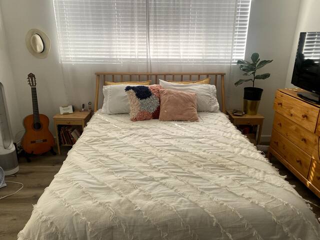 Lovely 2 bedroom 2 bath condo near SOFi! gallery image 3