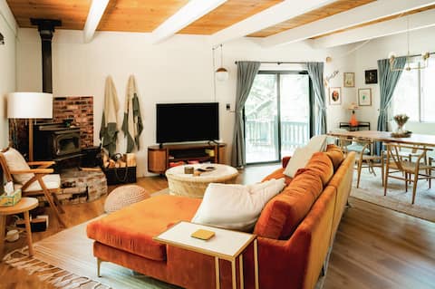 Popular Airbnb listing: Good Life Cabin- lake access-pet friendly in Arnold