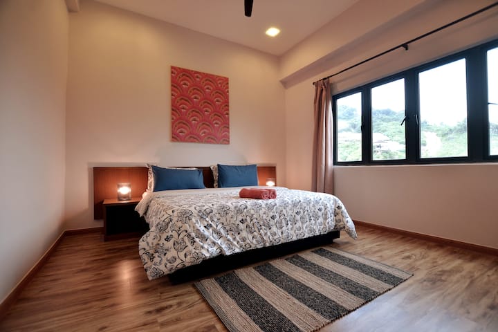 Dhomë gjumi dyshe e kombinuar me banjë