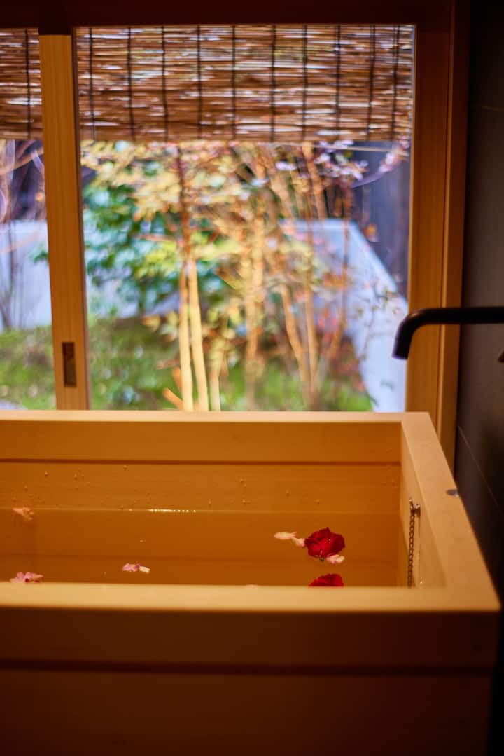 【1シャワー F浴室檜風呂】ﾀﾞﾌﾞﾙﾍﾞｯﾄﾞ(ﾀﾞﾌﾞﾙﾍﾞｯﾄﾞ)/バスルーム(レインフォールシャワー＆ヒノキバスタブ)