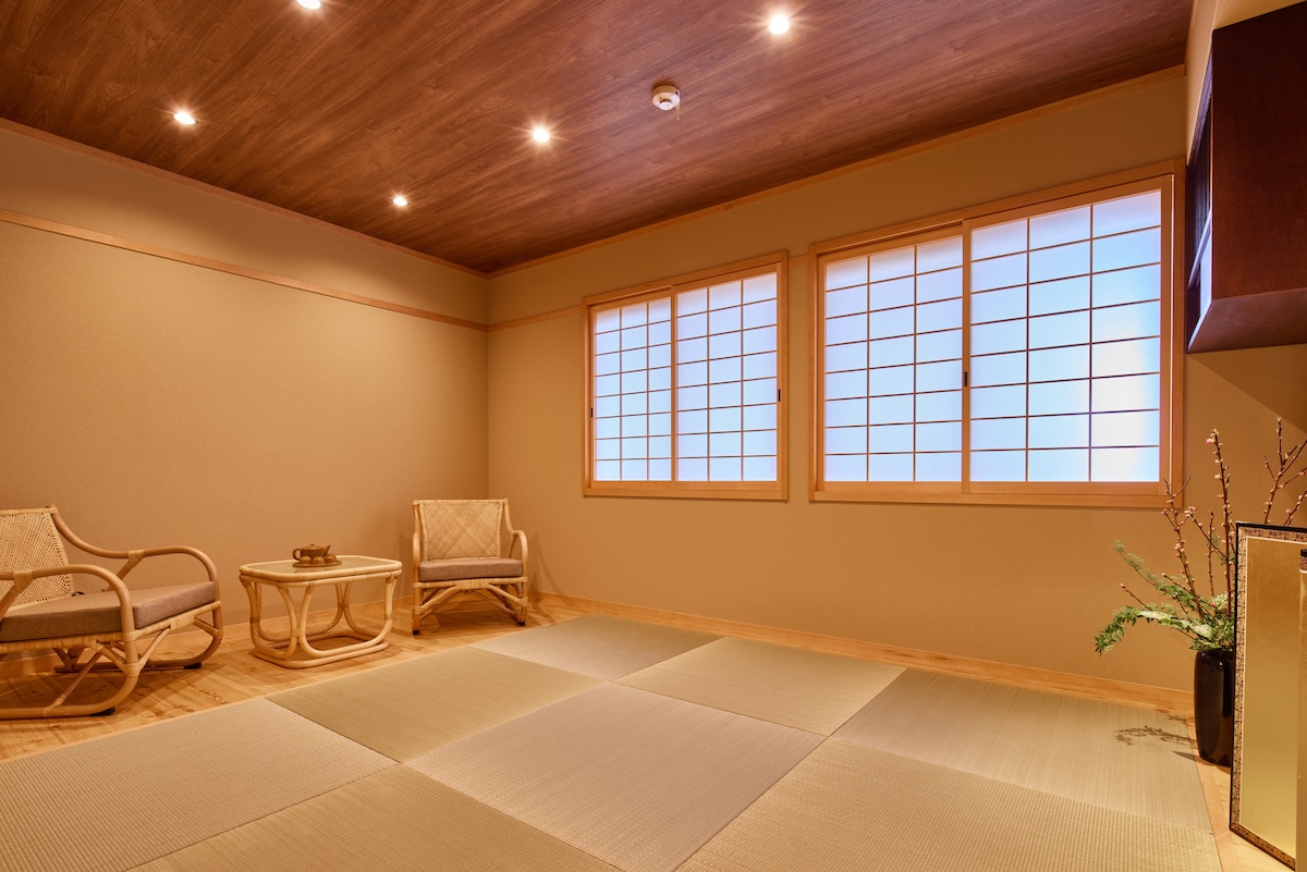 2F და/იაპონური საწოლი ოთახი (3 ადამიანი)