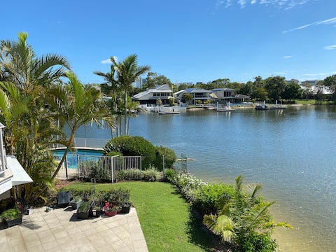 Beautiful Hamptons canal apartment