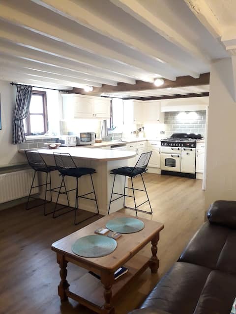 Ysgubor - a 5 bedrm farm cottage in snowdonia