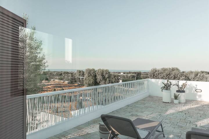 Spacious wonderful villa with pool and seaview gallery image 5