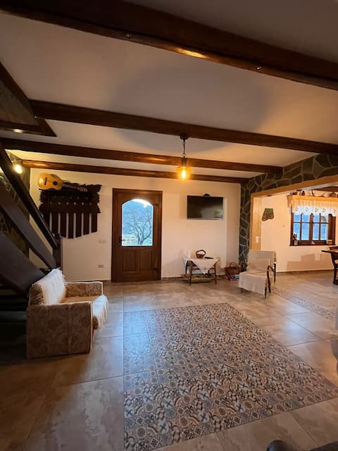 Popular Airbnb listing: Casa Muchia lui Gîrnița *** in Moeciu De Jos