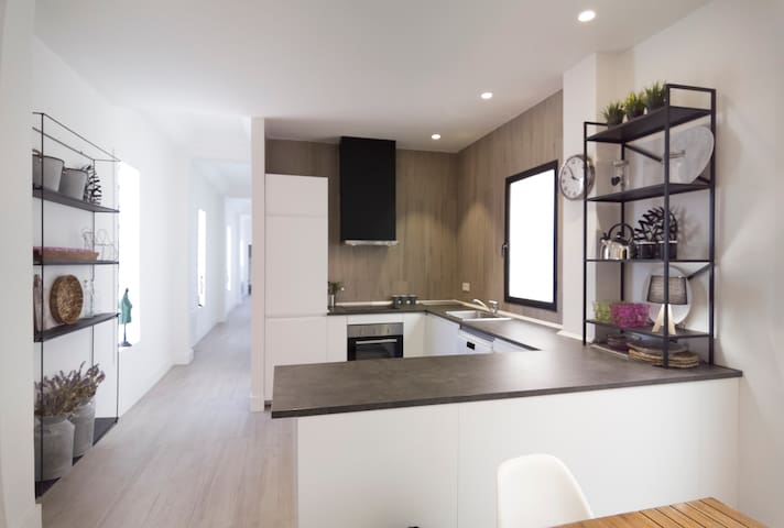 City Hall – Central Market, 8 Pax – 4 bedrooms gallery image 3