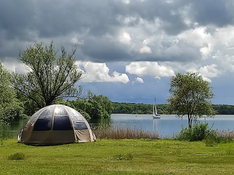Meshutes, an unusual cottage by Lake Der
