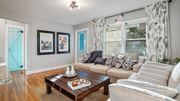 Beach-theme Bungalow Near The Heart Of Gulfport Fl - Saint Petersburg, FL