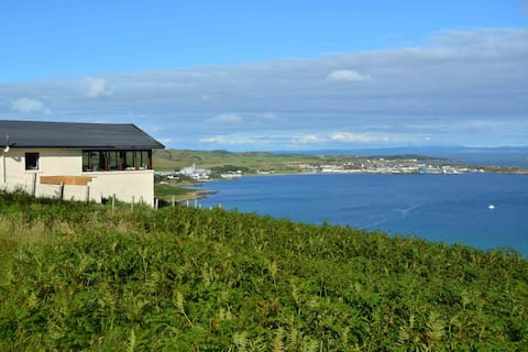 Idyllic Holiday Cottage with Amazing Views Islay