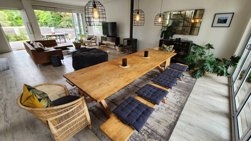 Modern 4 bed family home in Lynfrea, Claremont