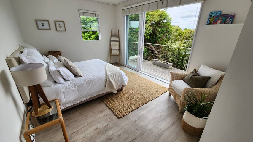 Modern 4 bed family home in Lynfrea, Claremont gallery image 2