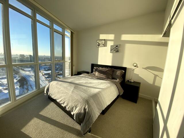 Unbeatable views & location 2BD/2BTH w parking