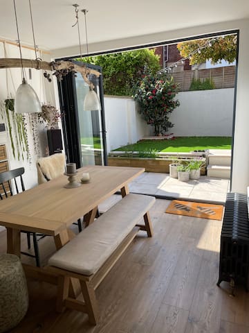4 bed family house. Redland/Nr the Downs. gallery image 2