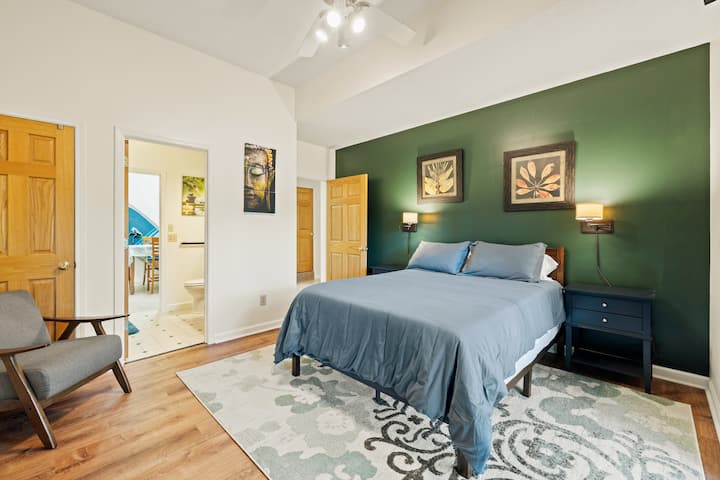 Lower Level Bedroom with En-Suite Full Bath
