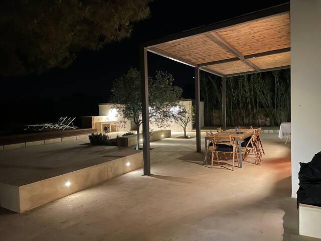 Villa nel Parco fronte mare con piscina e giardino gallery image 3