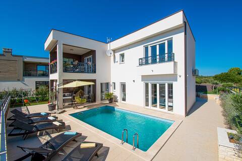 A beautiful villa with a fantastic view of the sea