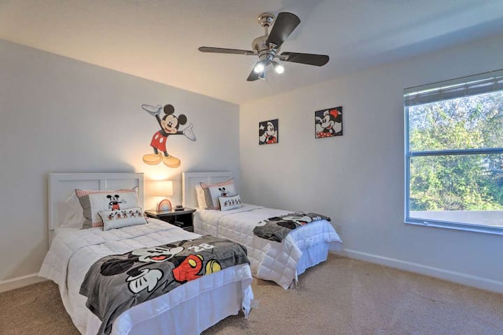 Გაატარეთ სასიამოვნო ღამე მიკის თემატურ ორადგილიან საძინებელში. Თქვენი ბავშვები მზად იქნებიან კიდევ ერთი სახალისო დღისთვის მიკის ჯადოსნურ სამყაროში. 