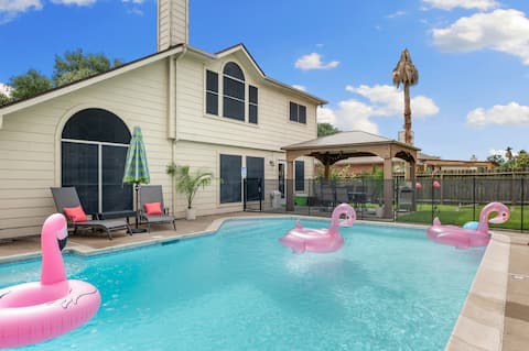 Flamingo Pool Oasis |45 min WC Stadium |Sleeps 12