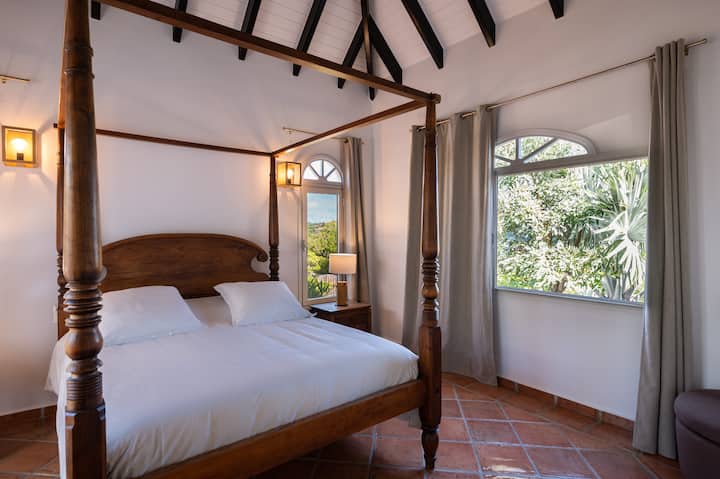  Chumba kikubwa cha kulala na bafu ya kibinafsi kwenye ghorofa ya chini na ufikiaji mara mbili 