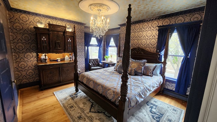 The Admiral 's Turret