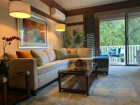 Elegant & Newly Renovated
South Shore Condominium