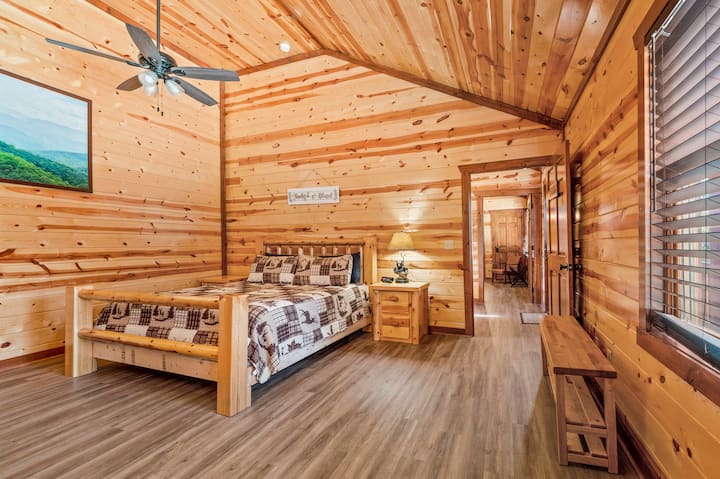 Საძინებელი 2 (დიდი საწოლი) ცალკე სააბაზანოთი