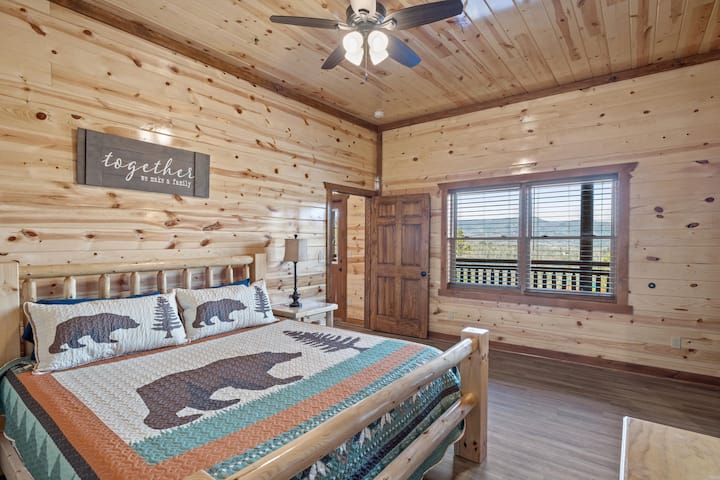 Საძინებელი 4 (დიდი საწოლი) ცალკე სააბაზანოთი. 