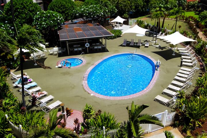 Large and Radiant 2 Bedroom Condo