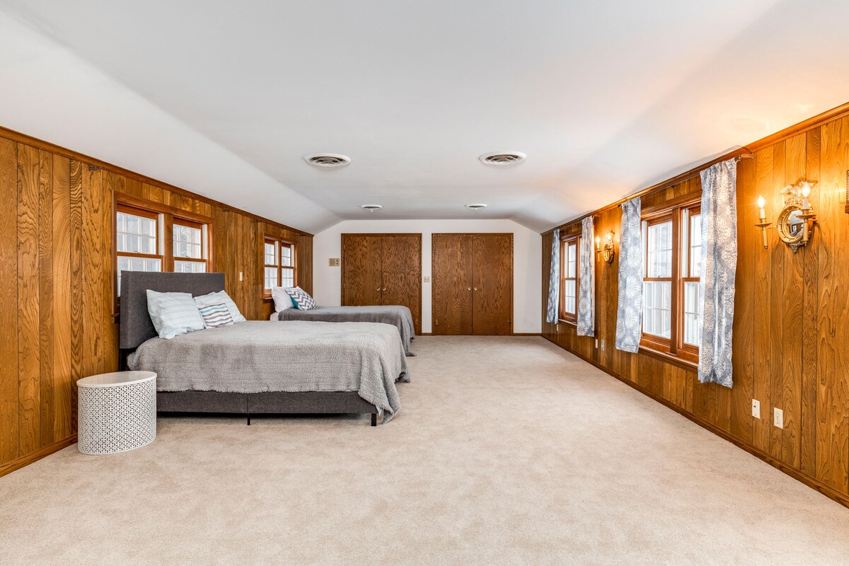 2 queen beds & one twin in this large upstairs bedroom