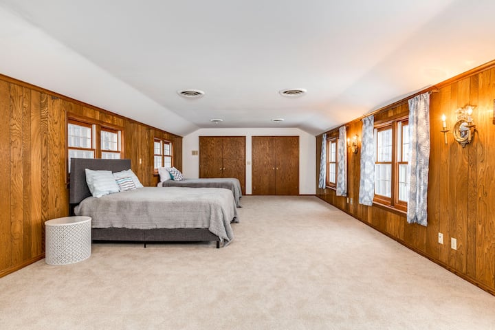 2 queen beds & one twin in this large upstairs bedroom