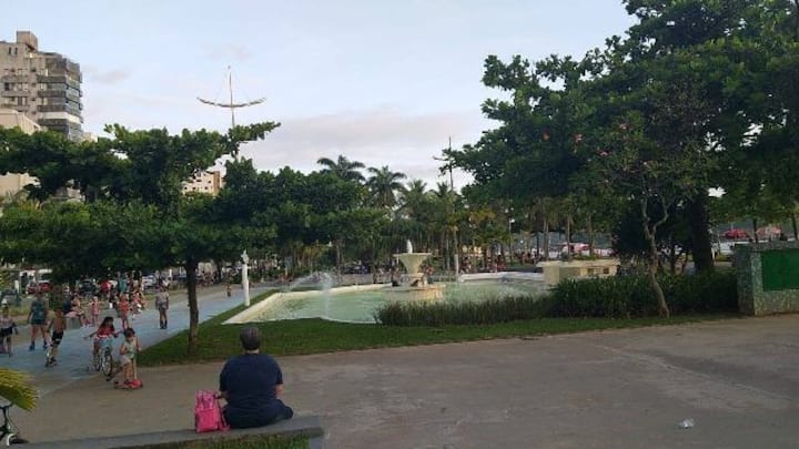Excelente Apto 2 Dormitórios Na Quadra Da Praia - Santos