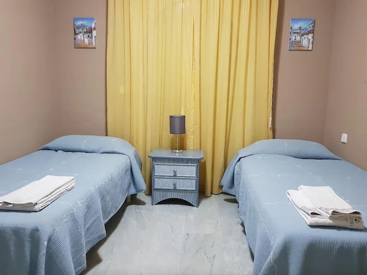 2. spavaća soba s bračnim krevetima. Nije prikazano na fotografiji je velika garderoba za odlaganje.