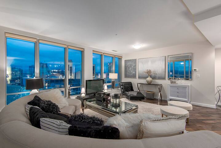 2BR/2BA SUB PENTHOUSE in the ❤️HEART❤️ of Downtown gallery image 4