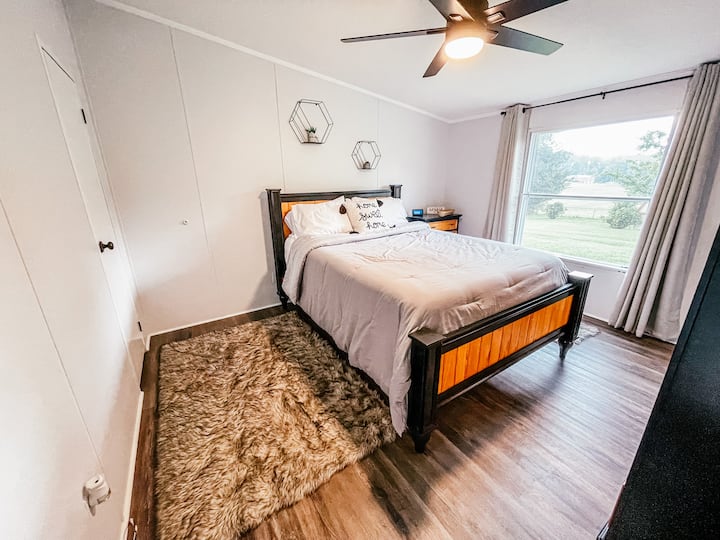 Საძინებელი 2- Queen Bed