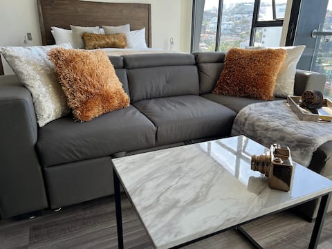 Skyline Views | Luxury Studio with Swimming Pool