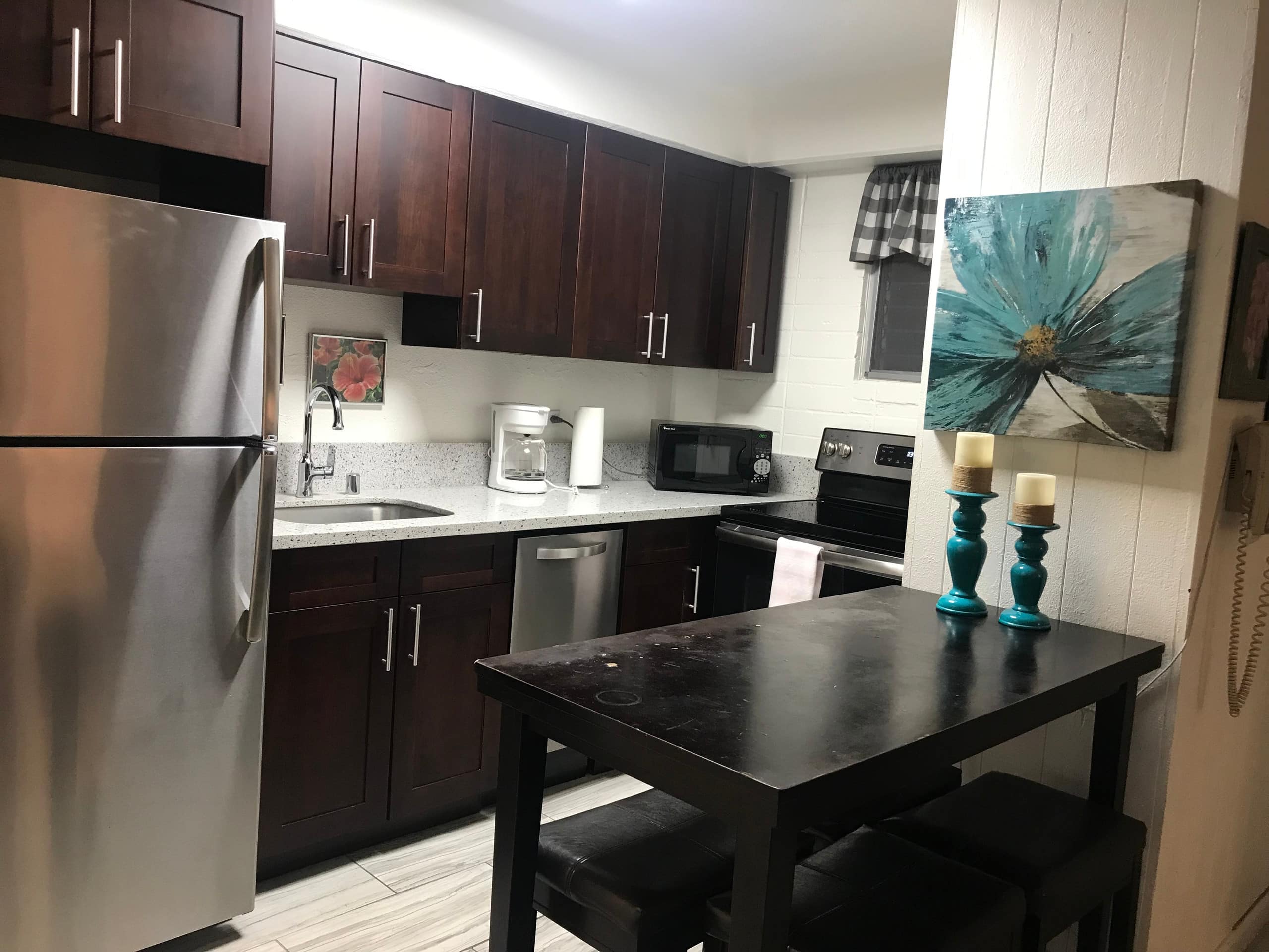 Condo in Honolulu · ★4.82 · 1 bedroom · 2 beds · 1 private bath - Image 4